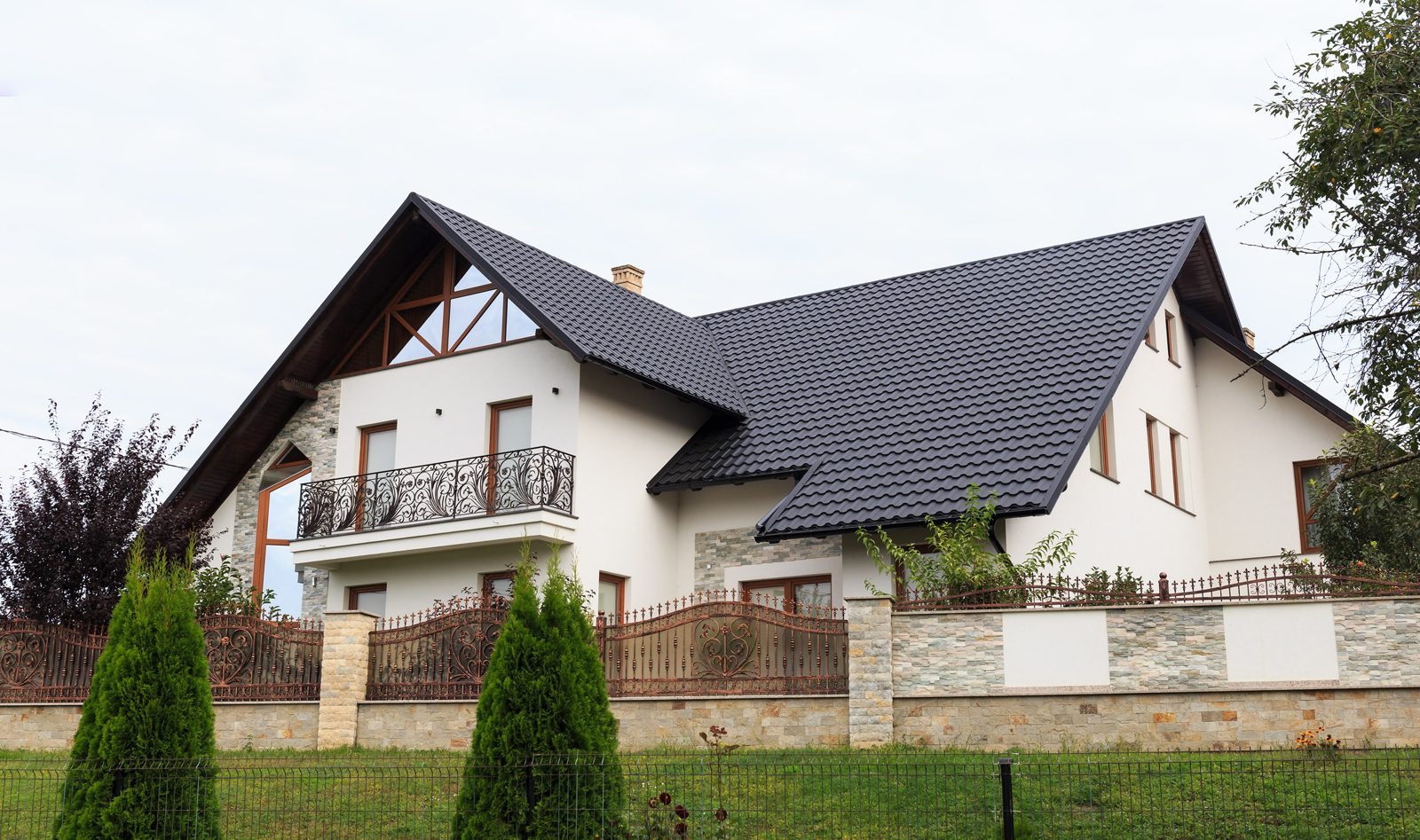 Acoperiș cu țiglă metalică BILKA Iberic — lucrare realizată